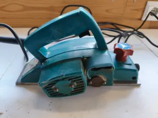 Cepillo eléctrico Makita