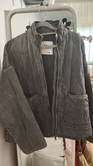 Chaqueta Zara acolchada efecto la gris