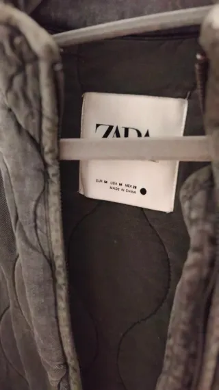 Chaqueta Zara acolchada efecto la gris