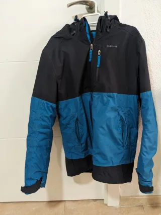 Abrigo Quechua Negro y Azul