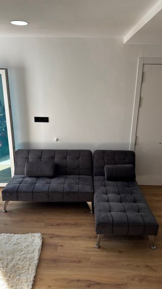 Divano chaise longue grigio in velluto