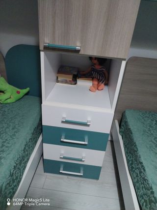 Scrivania e sedia cameretta bambini in ottime cond