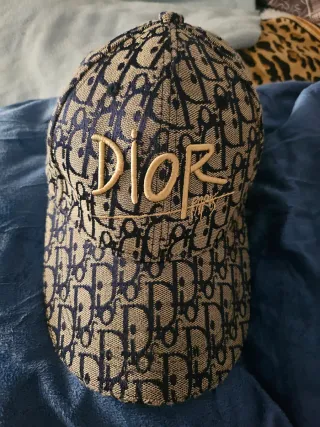 Gorra Dior y Gorra Burberry