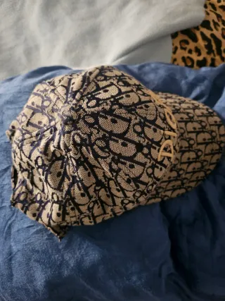 Gorra Dior y Gorra Burberry