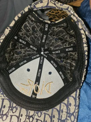 Gorra Dior y Gorra Burberry