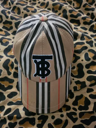 Gorra Dior y Gorra Burberry