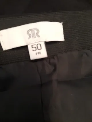 Falda negra elegante