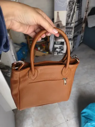 Bolso de piel marrón pequeño