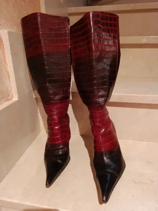 Botas piel cocodrilo granate y chocolate