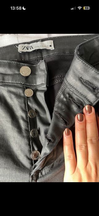 Pantalón cuero mujer Zara negro