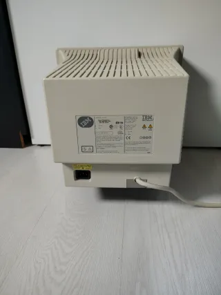Monitor IBM P50 tubo Trinitron 15"