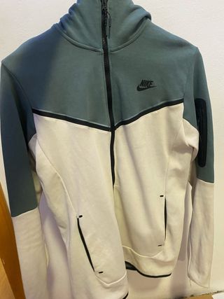 Nike Tech Fleece Crema y Verde
