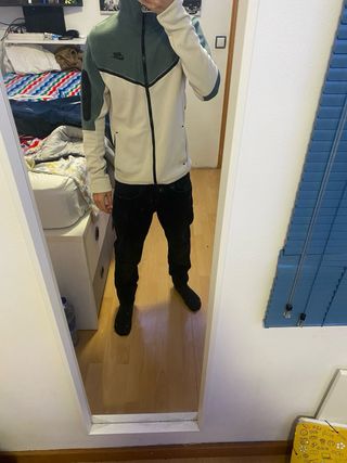 Nike Tech Fleece Crema y Verde