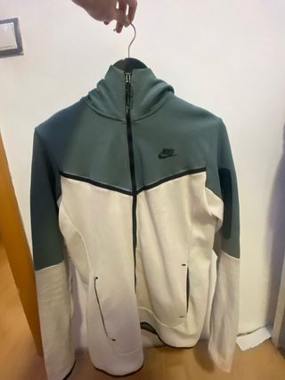Nike Tech Fleece Crema y Verde