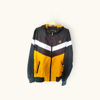 Chaqueta cortavientos negra y amarilla