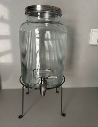 Distributore d'acqua in vetro con supporto