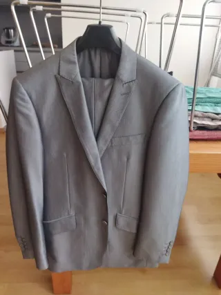 Traje con tres usos, nuevo!!