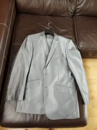 Traje con tres usos, nuevo!!