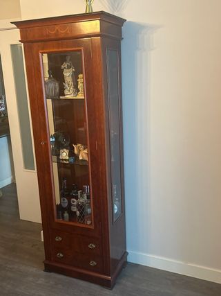 Mueble vitrina madera y cristal