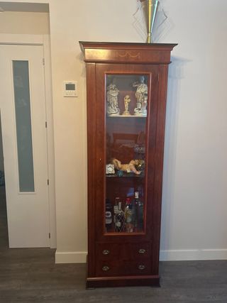 Mueble vitrina madera y cristal