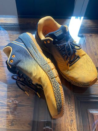 Zapatillas correr Under Armour hombre negras/amari