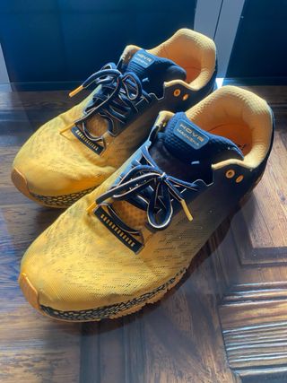 Zapatillas correr Under Armour hombre negras/amari