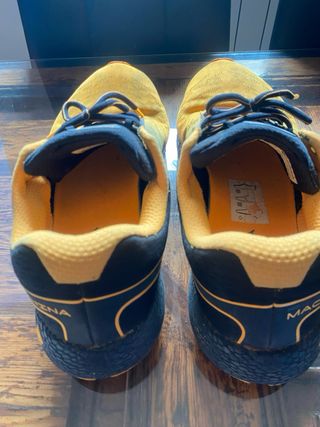 Zapatillas correr Under Armour hombre negras/amari