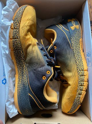 Zapatillas correr Under Armour hombre negras/amari