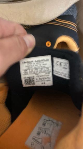 Zapatillas correr Under Armour hombre negras/amari