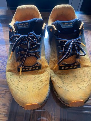 Zapatillas correr Under Armour hombre negras/amari