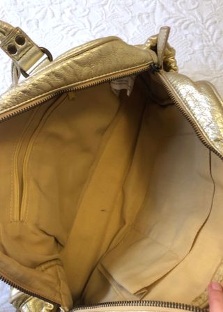 Bolso dorado de Zara