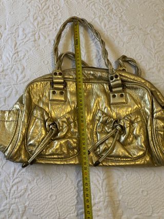 Bolso dorado de Zara