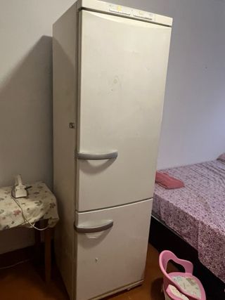 Nevera blanca con medidas 2x0.60x0.64