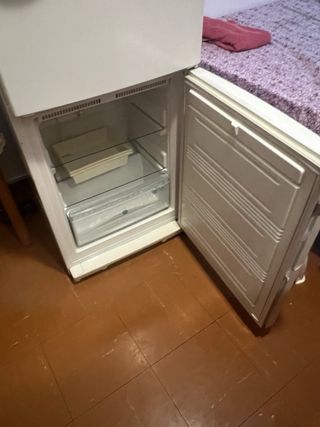 Nevera blanca con medidas 2x0.60x0.64