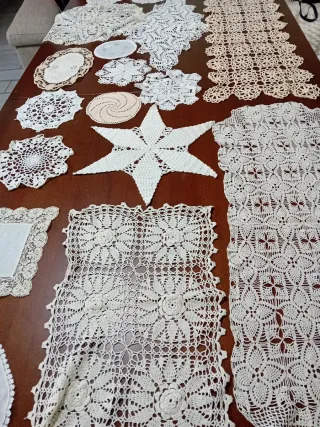 18 Centrini Ricamati a Mano