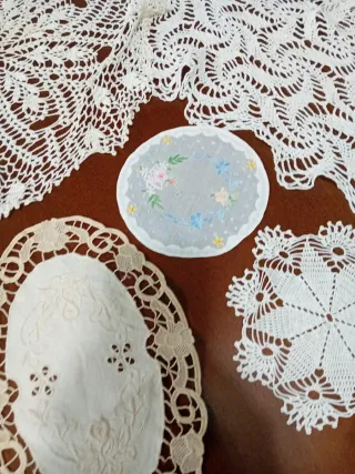 18 Centrini Ricamati a Mano