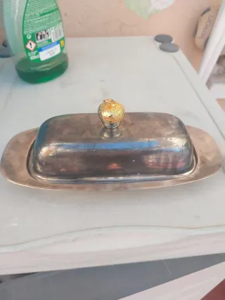 Mantequera antigua metal dorada y plateada