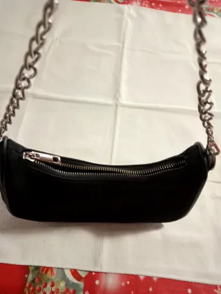 Borsetta nera con catena argento