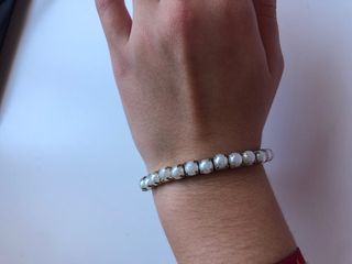 Pulsera elástica con perlas