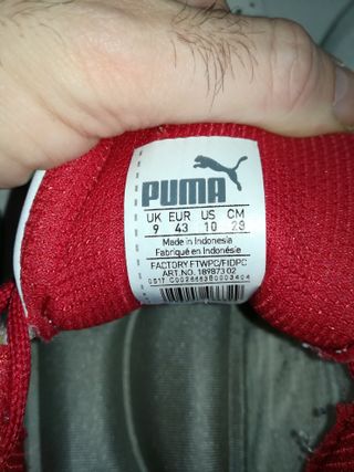 Zapatillas Puma blancas y rojas en buen estado