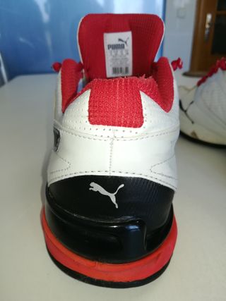 Zapatillas Puma blancas y rojas en buen estado