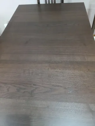 Mesa extensible IKEA Bjursta. Seis sillas.