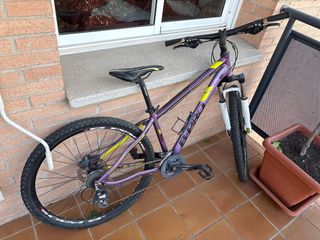 Bicicleta MTB Morada y Amarilla