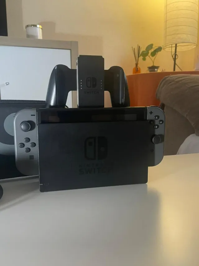 COMO NUEVA Nintendo switch con accesorios