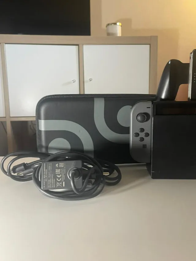 COMO NUEVA Nintendo switch con accesorios