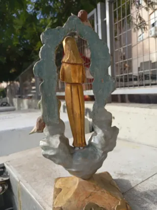 Vergine di legno con angeli