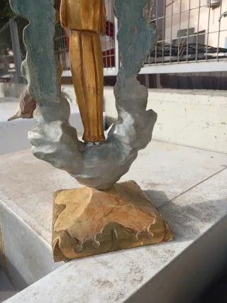 Vergine di legno con angeli