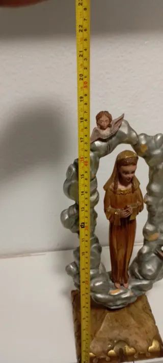 Vergine di legno con angeli