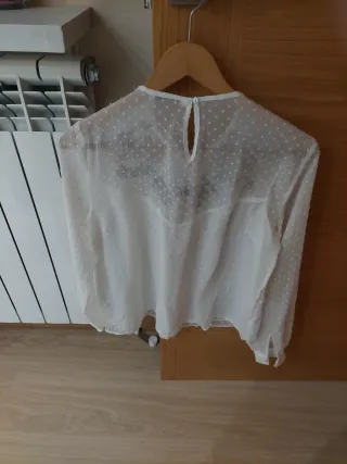 Blusa blanca Zara bordada flores