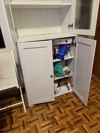 Vitrina IKEA BORGSJÖ, madera y cristal